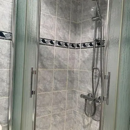 En Résidence Face Avec Parking *