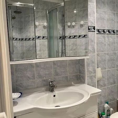 En Résidence Face Avec Parking